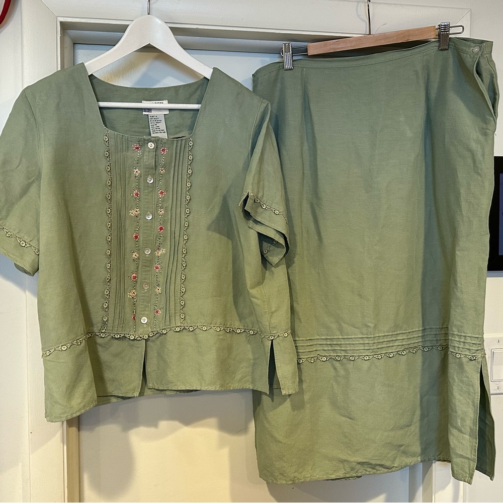Green Embroidered Two-Piece Set
